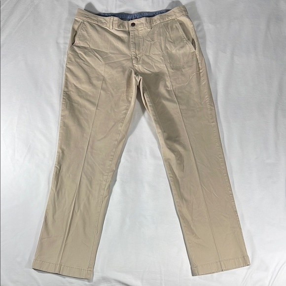 L. L. Bean mens khaki lightweight Standard flat front chino pants - size 38x33 - Picture 1 of 9